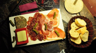 Le 3 - Assiette charcuterie, avec jambon cru et saucisson d'Ardèche et caillette.