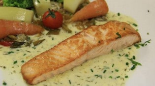 La Petite France - Pavé de saumon à l'huile d'olive et sa sauce fenouillette