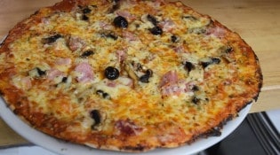 Les Mets Tissés - Une pizza