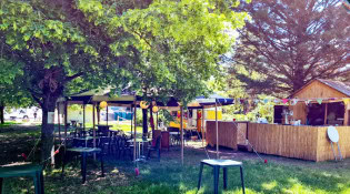 La guinguette de Aouste - La terrasse