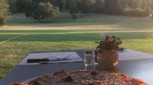 Le 9 - une pizza