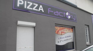 Pizza Factory - La façade de la pizzeria