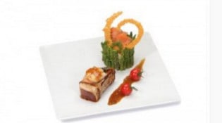 La Table d' Erisay - Thon en sashimi et jus de viande, st-Jacques en écrin,...