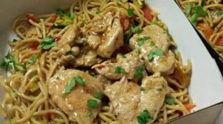 Izee - Wok de poulet thaï et nouille asiatique aux légumes