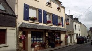 Les Tisons - La façade du restaurant