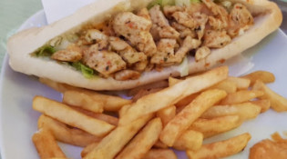 Antalya Kebab - Un sandwich, frites