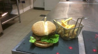 L'Abri Côtier - Un burger, frites