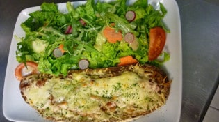 Côté Mer - Tartine poilâne alsacienne sur son lit de salade