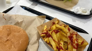 Biggy Burger - Burger accompagné des frites