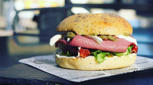 Demeter bagel café - Un  burger