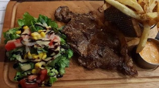 L’Authentique - un entrecôte, frites, salads