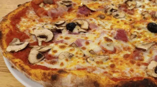 Trattoria Del Gusto - Une pizza