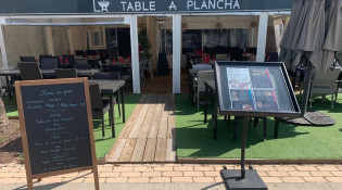 La table à plancha - La façade