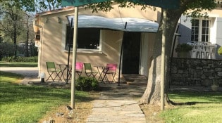 Côté Jardin - La façade du restaurant avec la terrasse