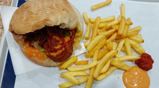 0Atlas Kebab - Un sandwich, frites