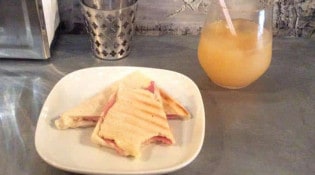 Chez Rosa - Bikini de jambon et fromage et granini à la poiré