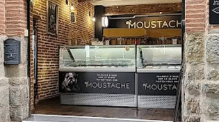 Moustache - La façade