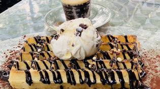 Moustache - Une gaufre