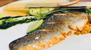 Racine café - un plat