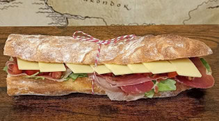 La table du Hobbit - Un  sandwich