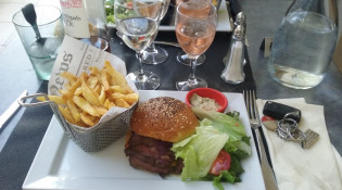 Auberge Terre des Vents - Un burger