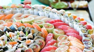 Sushi relais - Assortiment de sushis, makis ...