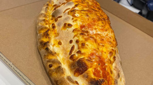 Le Kiosque à Pizzas - Une calzone