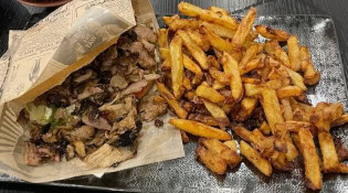 Shawarmood - Un sandwich kebab, frites