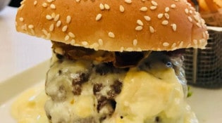 La plage - Un burger