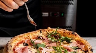 IT - Italian Trattoria - Une pizza