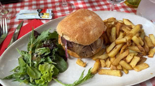 L'Auberge des Officiers - Un burger