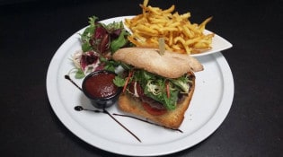 Grand Café du Lac - Un burger black angus