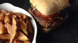 Le Carré d'As - Un burger et frites 