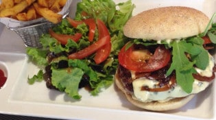 Le Comptoir - Un burger, salade, frites 