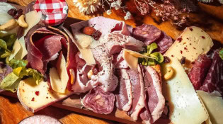 Eden Garden - Une planche de charcuteries et fromage