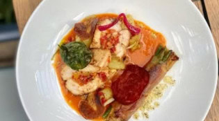 Le 15 lounge - Ballotine de poulet farci, chorizo, poivron et haricots lardés