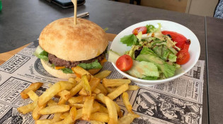Atelier ô burger - Burger accompagné de frites