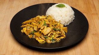 Siam Thai Bistro - curry jaune au lait de coco, pousses de bambou et mini maïs