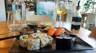 Sushi by Les Caves Gourmandes - Un plat