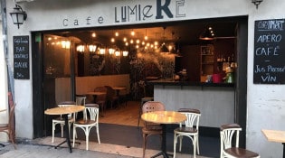 Café Lumière - La façade du restaurant