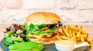 Le F - Burger avec des frites