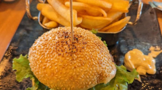 Brasserie des Sports - Un burger, frites