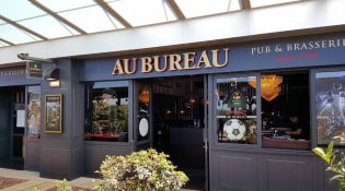 Au bureau - La façade du restaurant