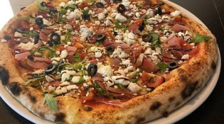 Le F - Une pizza