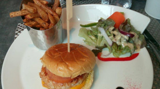 Chez Tėta - Un burger, frites