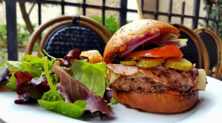 Fox and Friends Pub - Un burger