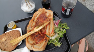 Léontine - Un sandwich