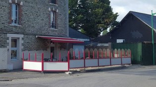 Le Pont d'Anjou - La terrasse 