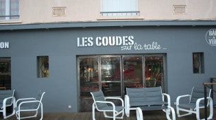 Les coudes sur la table - La façade du restaurant