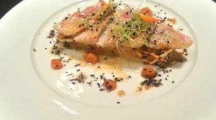 Hôtel Restaurant Antinéa - Le filet de rouget barbet mariné aux saveurs lointaines